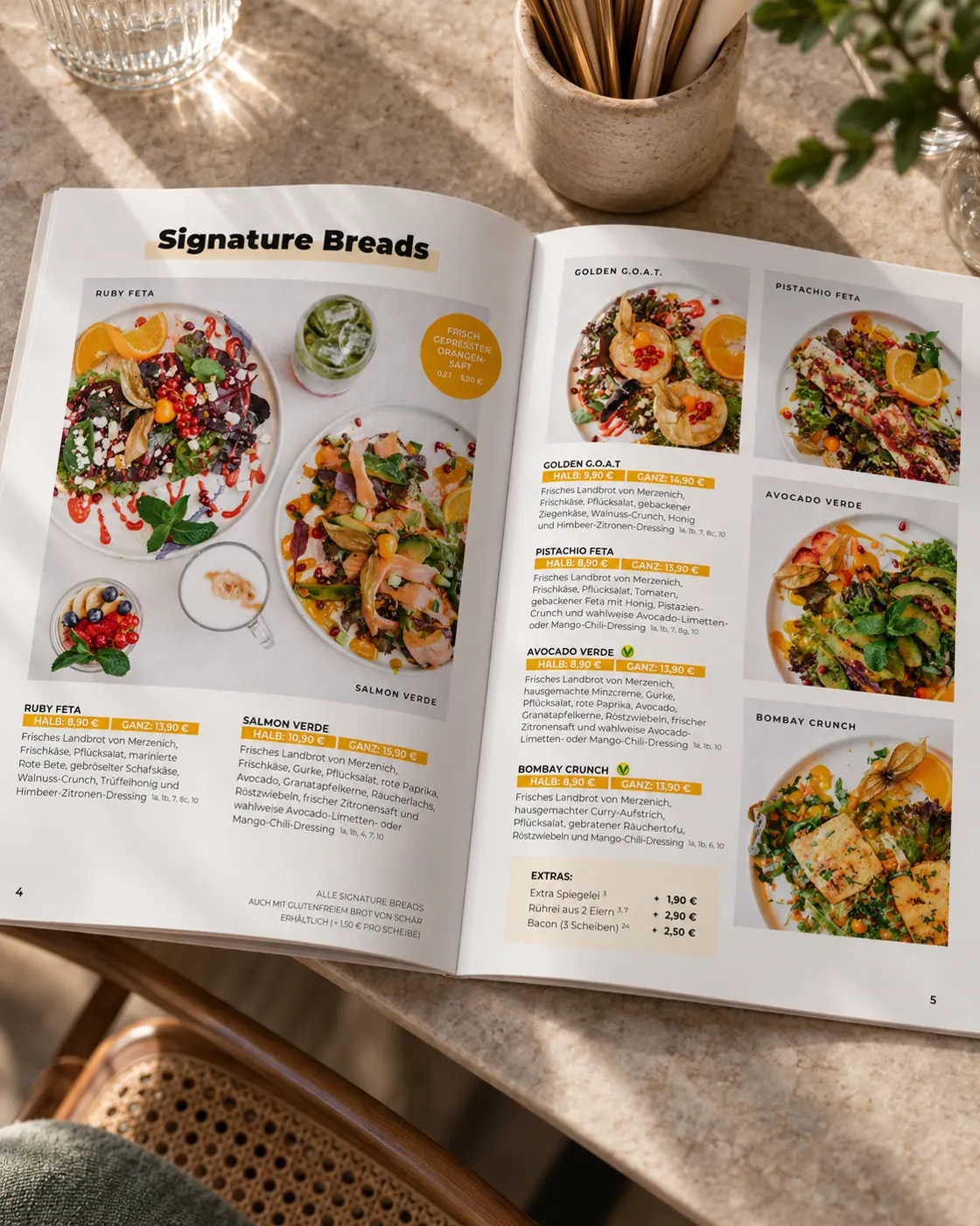 Aufgeschlagene Casbah Speisekarte mit Signature Breads