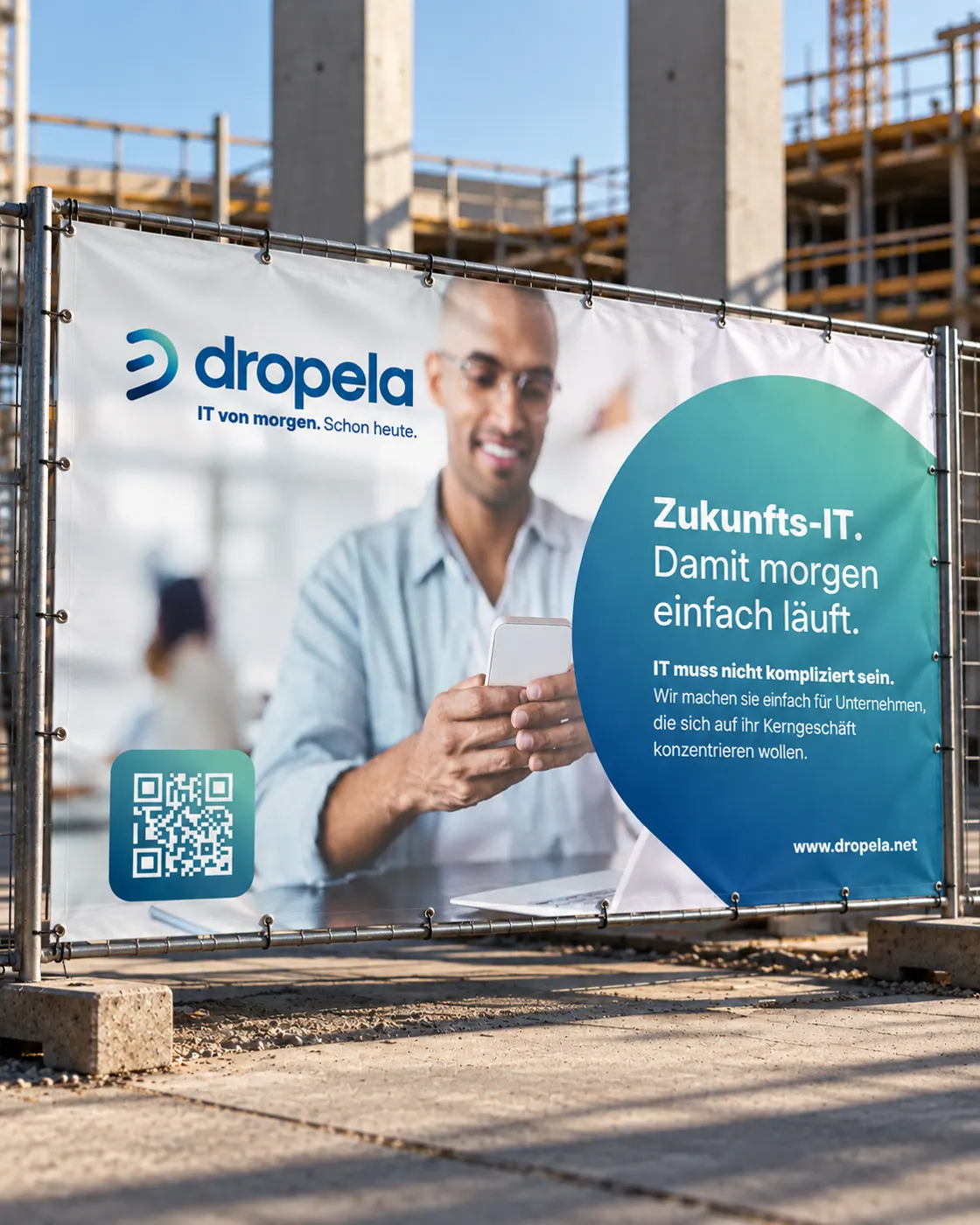 Dropela IT Bauzaunbanner mit Kampagnenmotiv