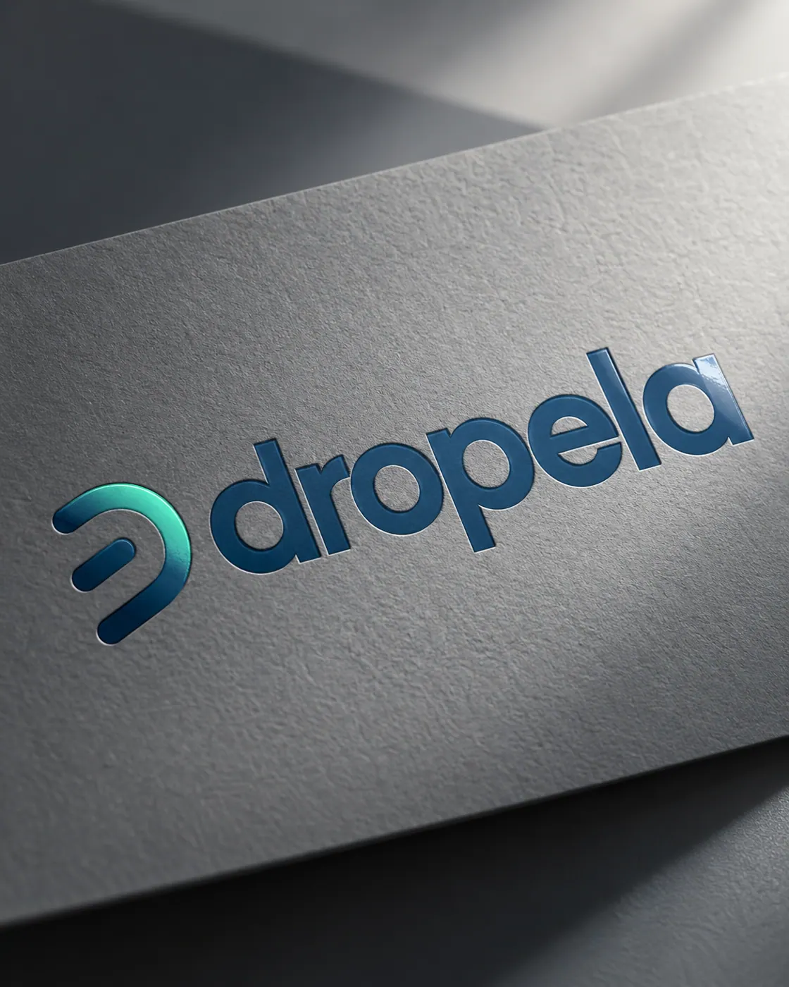 Dropela Logo mit Prägung auf Papier
