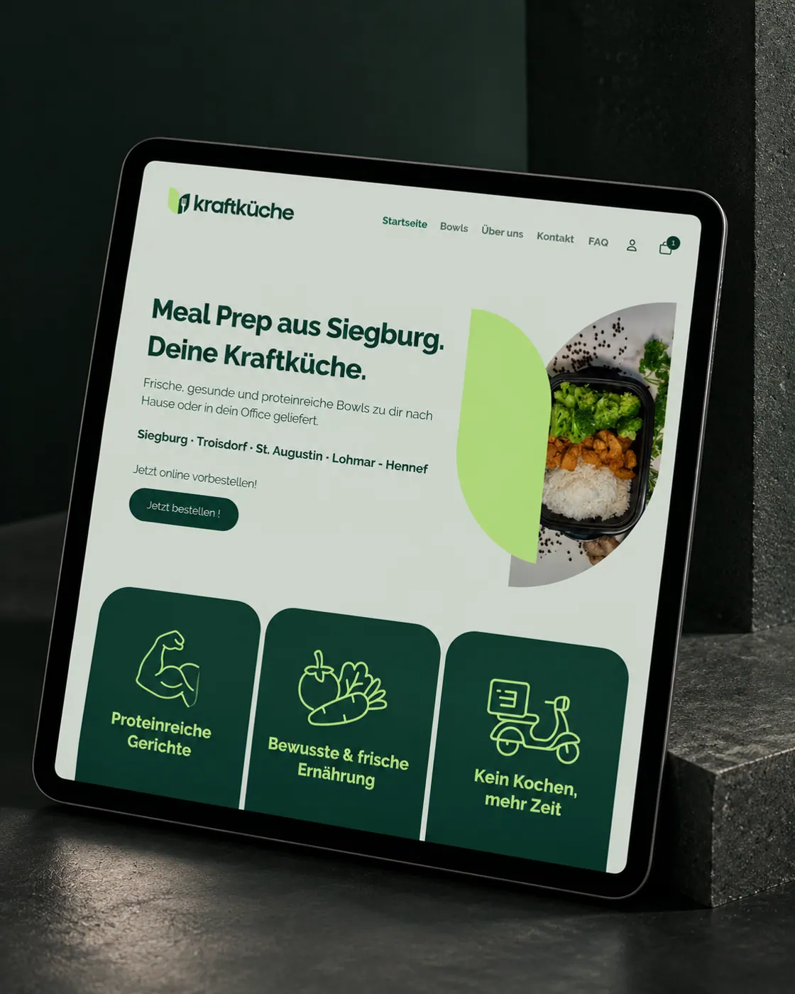 Website der Kraftküche auf einem Tablet