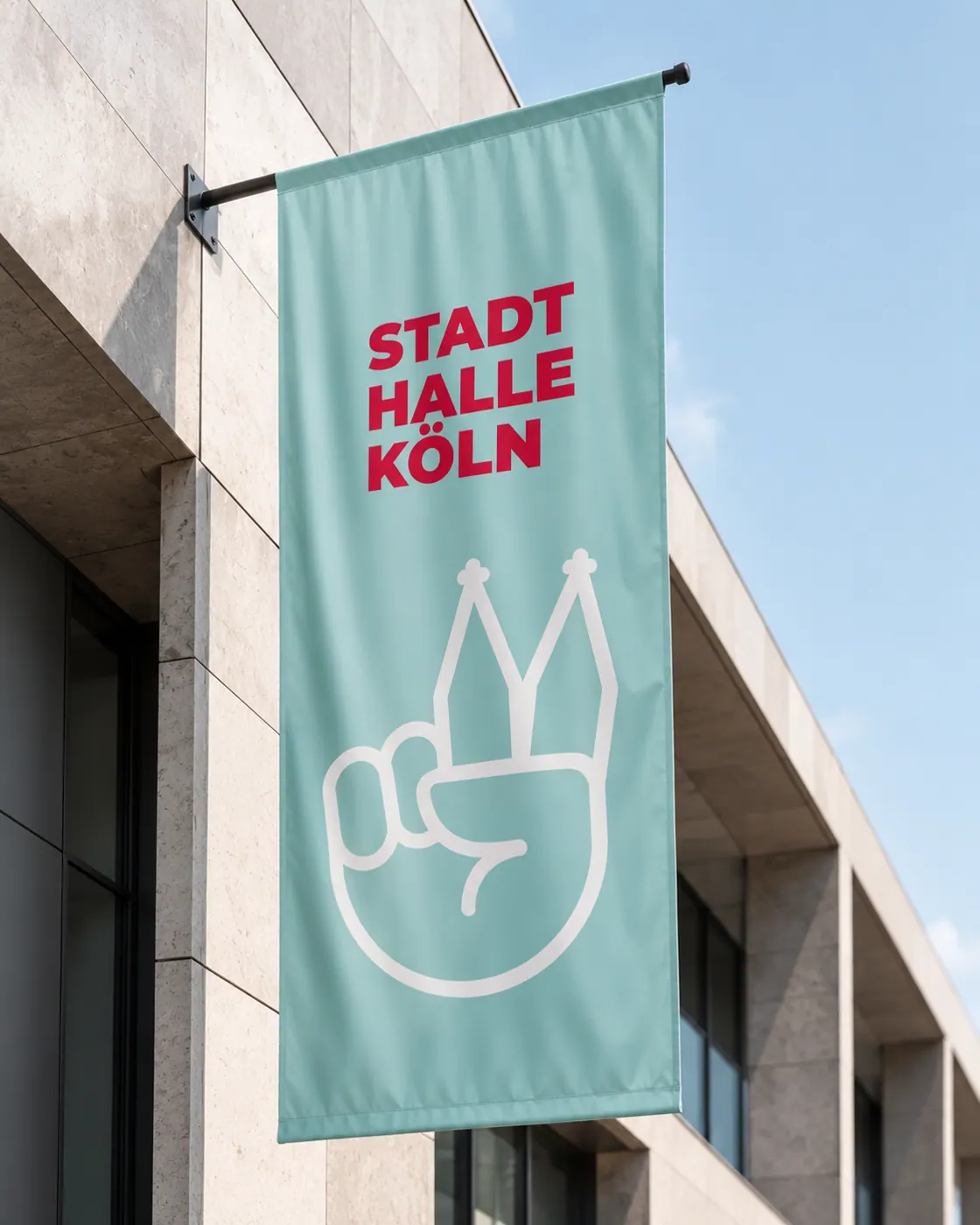 Fahne der Stadthalle Köln mit Logo an der Fassade