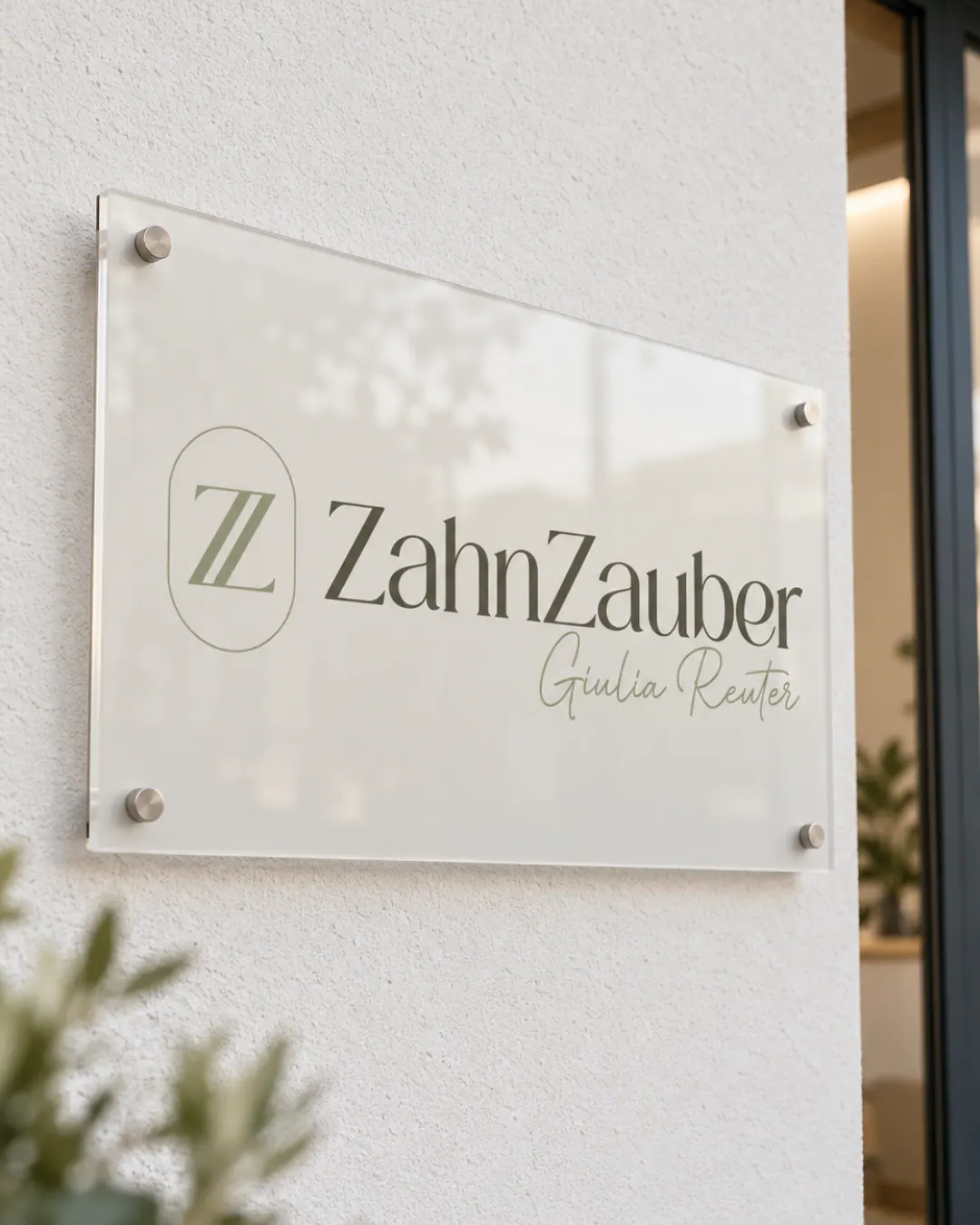 Praxisschild aus Acrylglas von Zahnzauber Eitorf