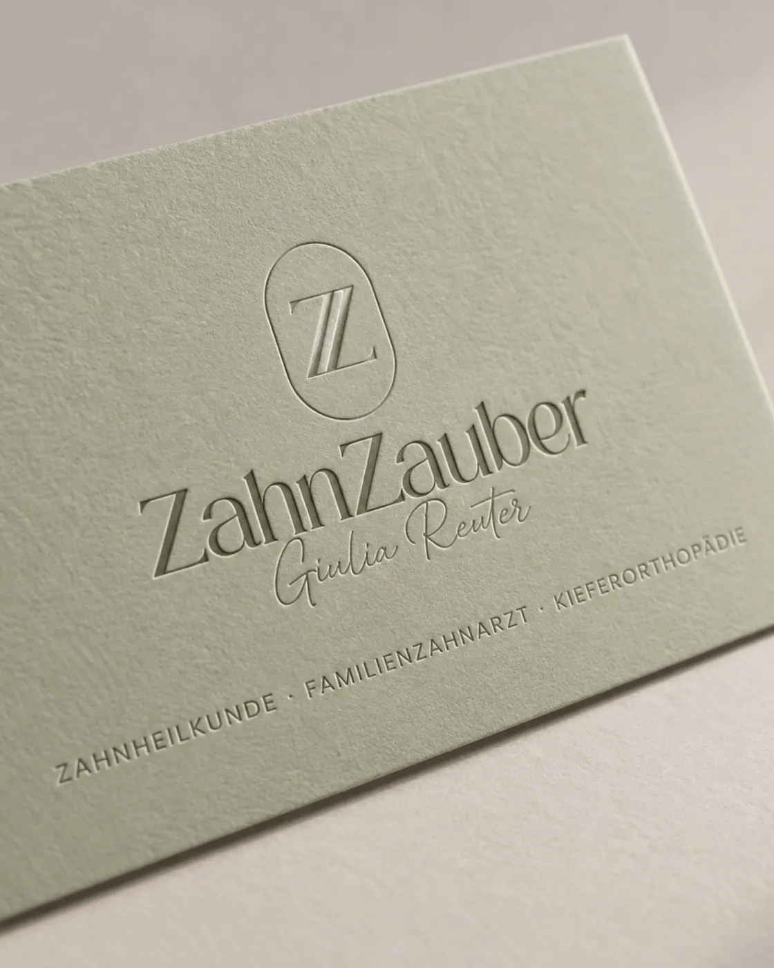 Zahnzauber Visitenkarte mit Prägung auf grünem Papier